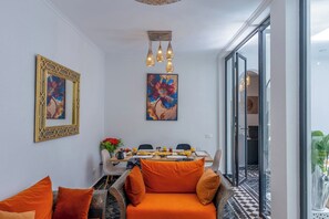 In-room safe, soundproofing, iron/ironing board, free WiFi