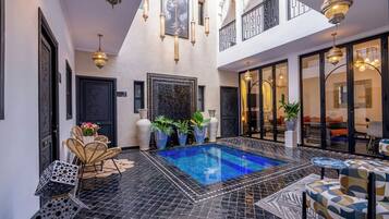 In-room safe, soundproofing, iron/ironing board, free WiFi