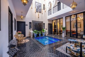 In-room safe, soundproofing, iron/ironing board, free WiFi