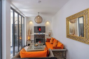 In-room safe, soundproofing, iron/ironing board, free WiFi