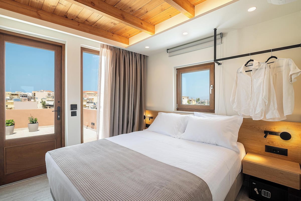 Panoramic Room, City View | Blackout curtains, soundproofing, iron/ironing board