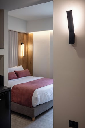 Economy Room, City View | Blackout curtains, soundproofing, iron/ironing board