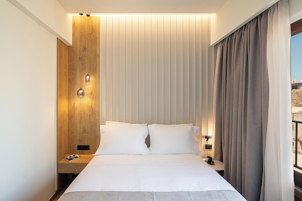 Suite familiar, vista a la ciudad | Cortinas blackout, insonorización y tabla de planchar con plancha 