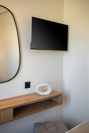 Family Suite, City View | Blackout curtains, soundproofing, iron/ironing board