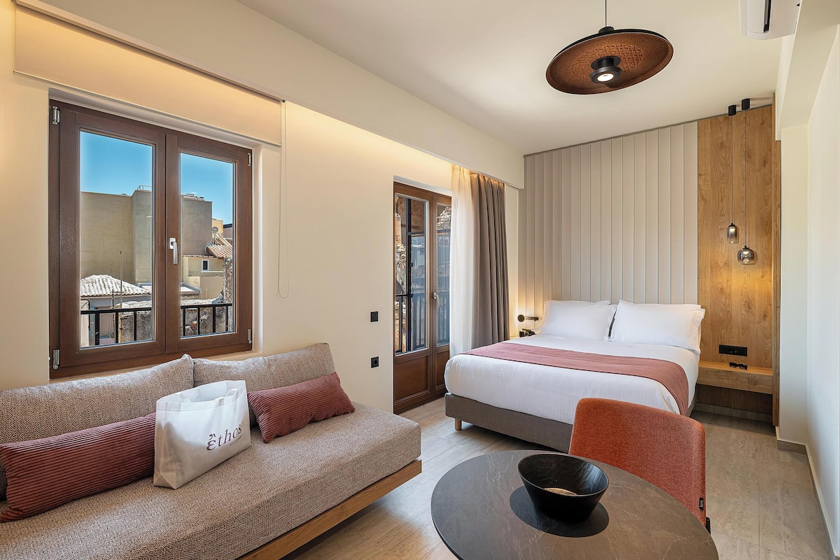 Comfort Suite, City View | Blackout drapes, soundproofing, iron/ironing board, WiFi (free)