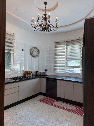 Spacious villa ideal for large families, close to city centre and local shops