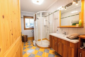 Hårføner, håndklær og såpe