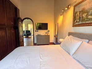 3 chambres, chambres insonorisées, fer et planche à repasser