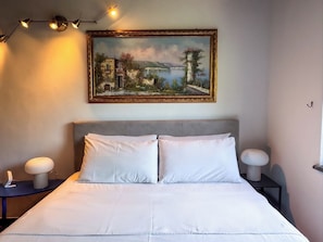3 chambres, chambres insonorisées, fer et planche à repasser