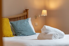 Iron/ironing board, free WiFi, bed sheets