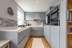 Fridge, microwave, oven, coffee/tea maker