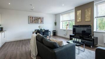 Apartment | Living area | Flat-screen TV