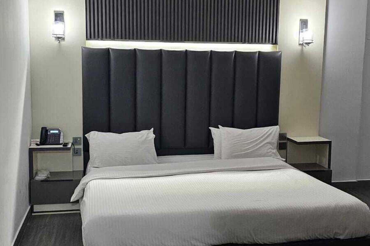 Soundproofing, free WiFi, bed sheets