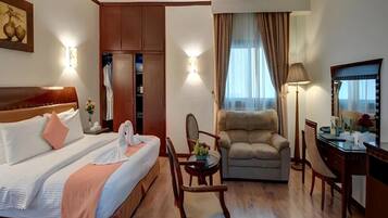 Standard-Apartment, 3 Schlafzimmer | Schallisolierte Zimmer, kostenloses WLAN, Bettwäsche