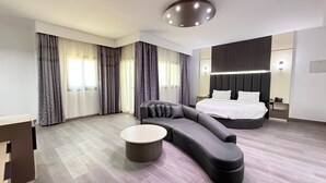 Presidential Suite, Jetted Tub - Royal Tulip Dancenter Suites Sharjah (Sharjah)