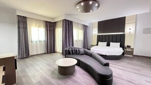 Presidential Suite, Jetted Tub | Soundproofing, free WiFi, bed sheets - Royal Tulip Dancenter Suites Sharjah (Sharjah)