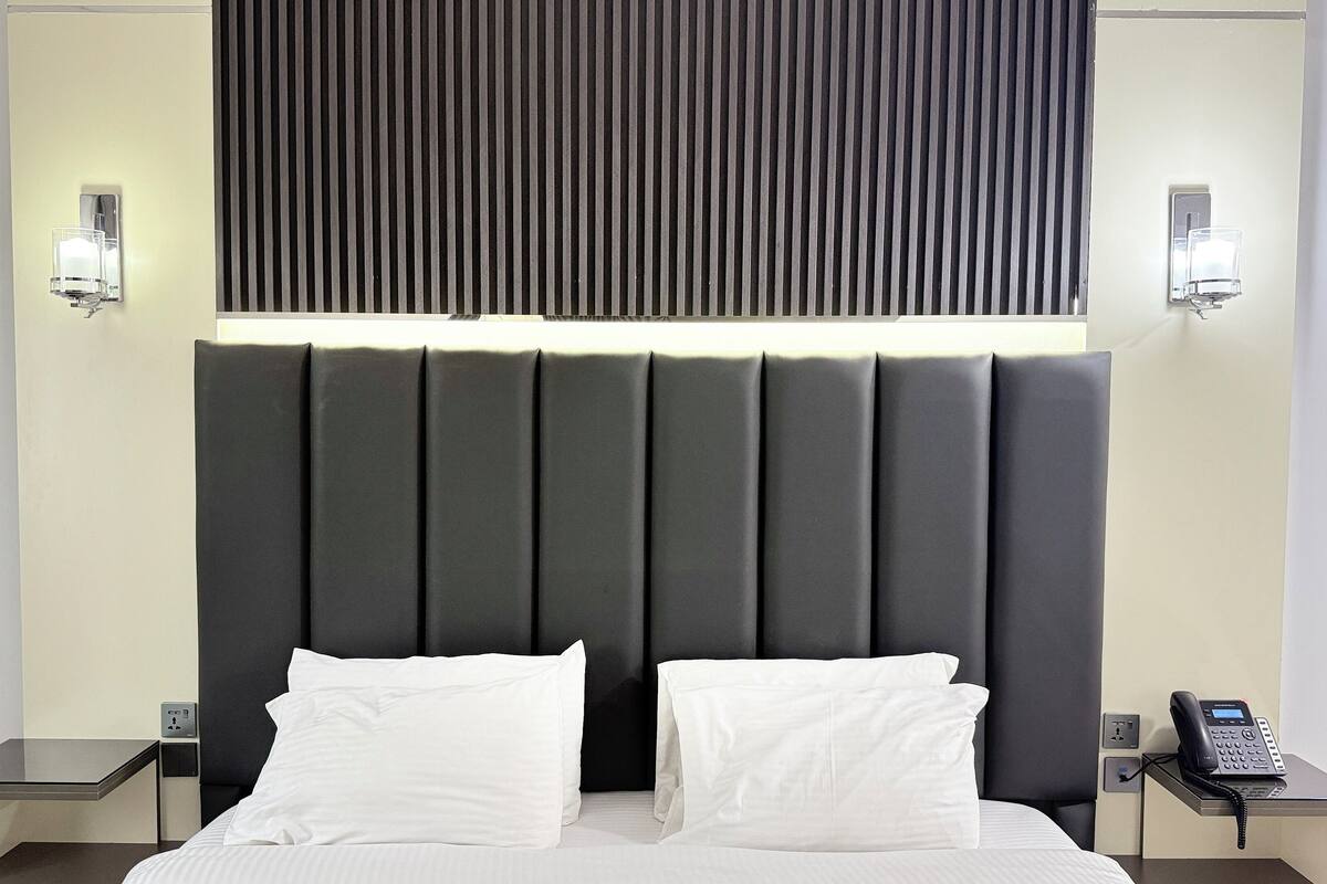 Soundproofing, free WiFi, bed sheets