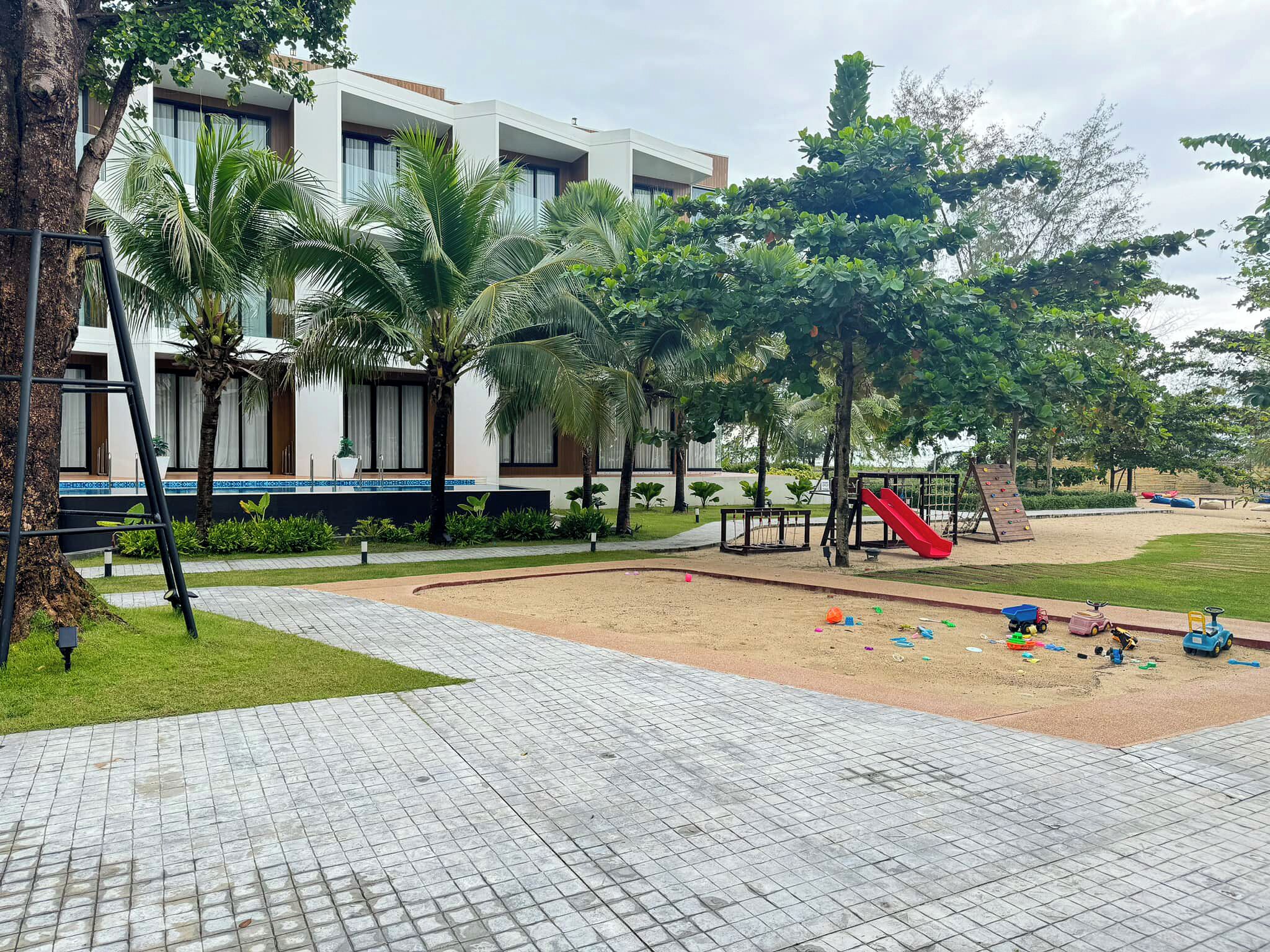 Children’s play area – outdoor