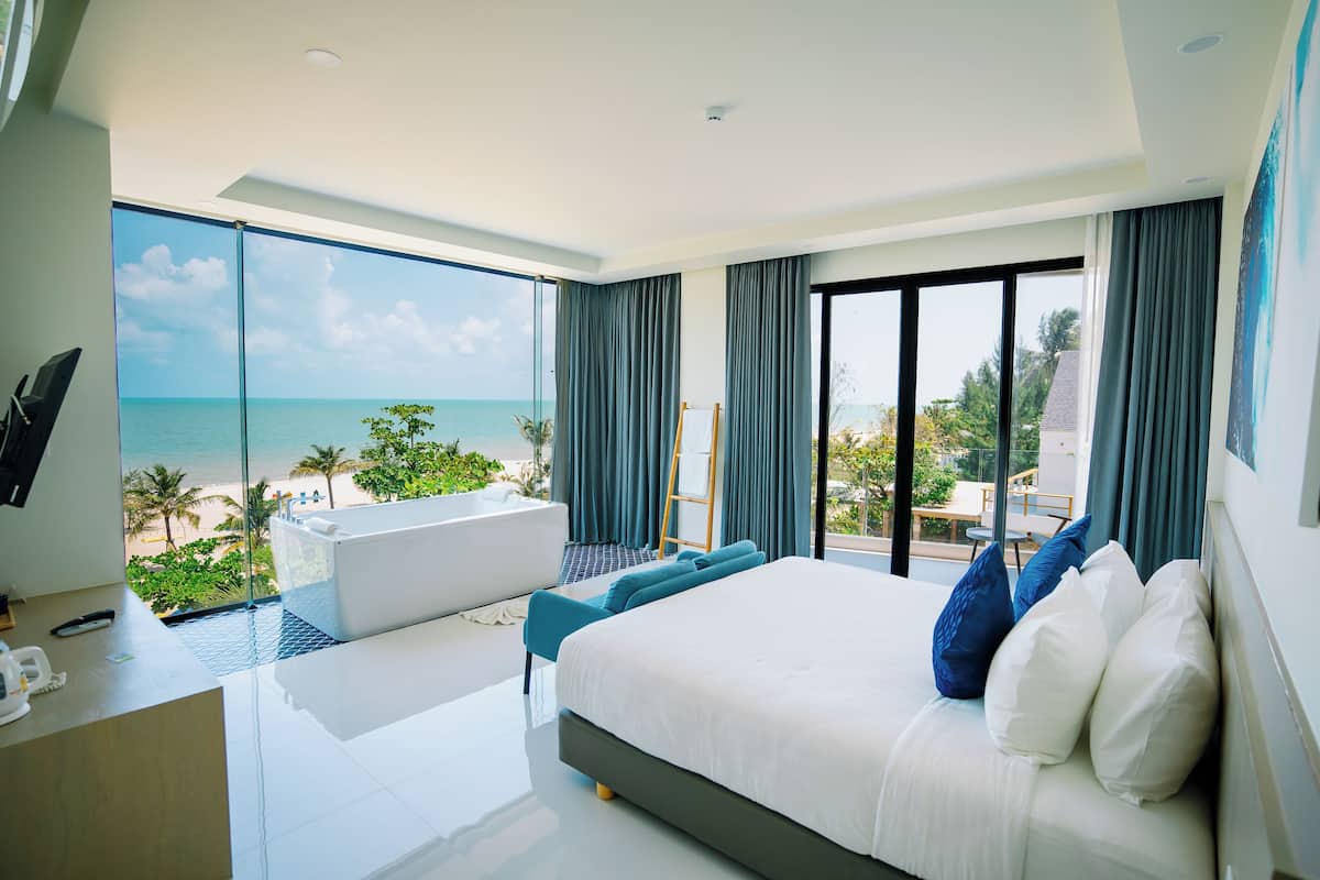 Premier Double Room | Desk, free WiFi