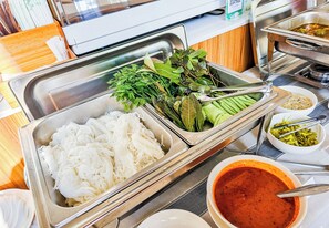 Free daily buffet breakfast 