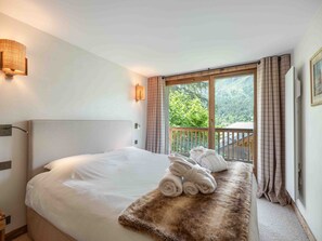 5 bedrooms, free WiFi, bed sheets