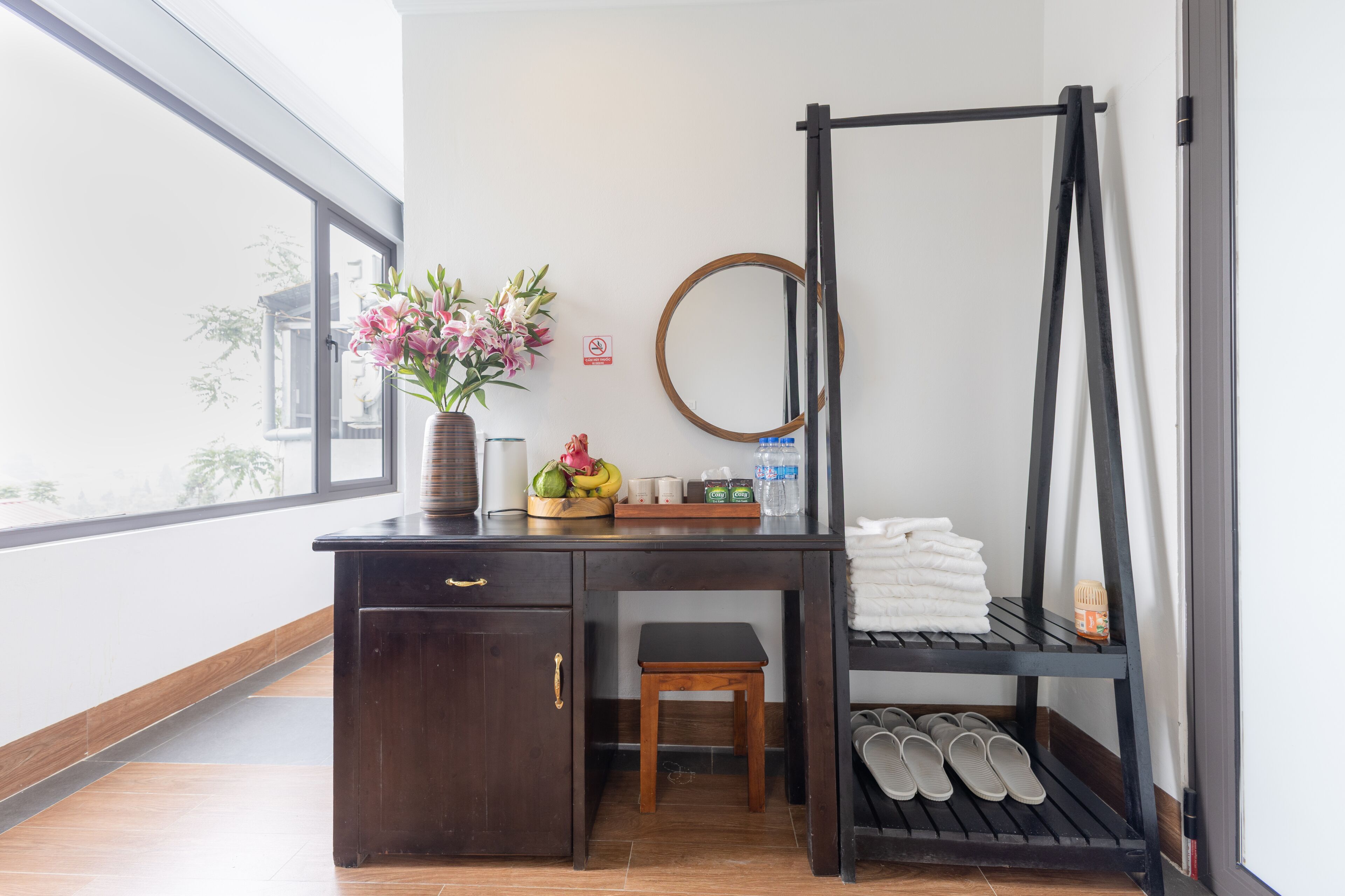 Escritorio, sistema de insonorización y wifi gratis 