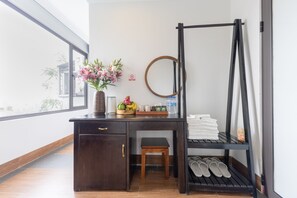 Bureau, chambres insonorisées, Wi-Fi gratuit