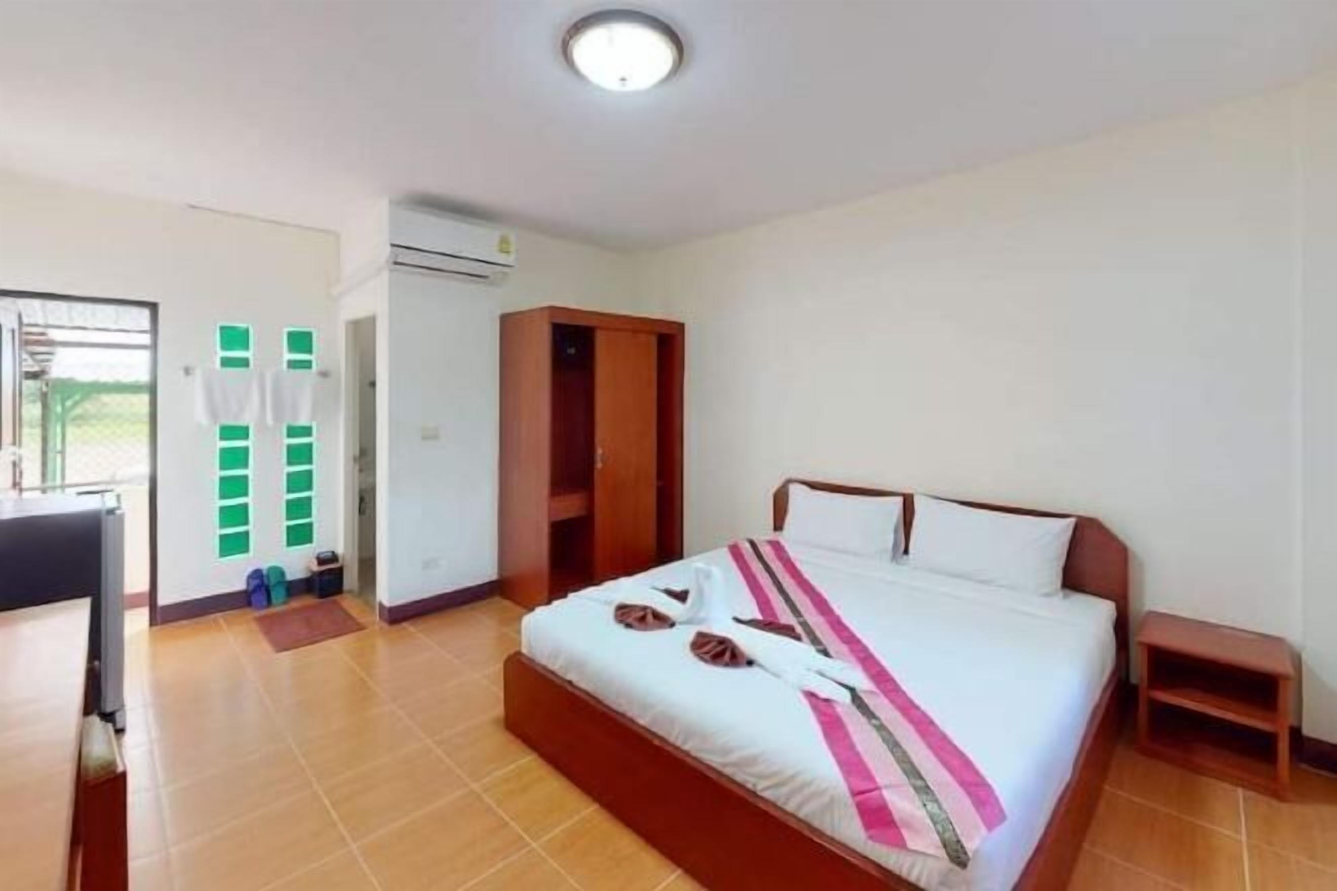 筆電工作空間、免費無線上網、床單