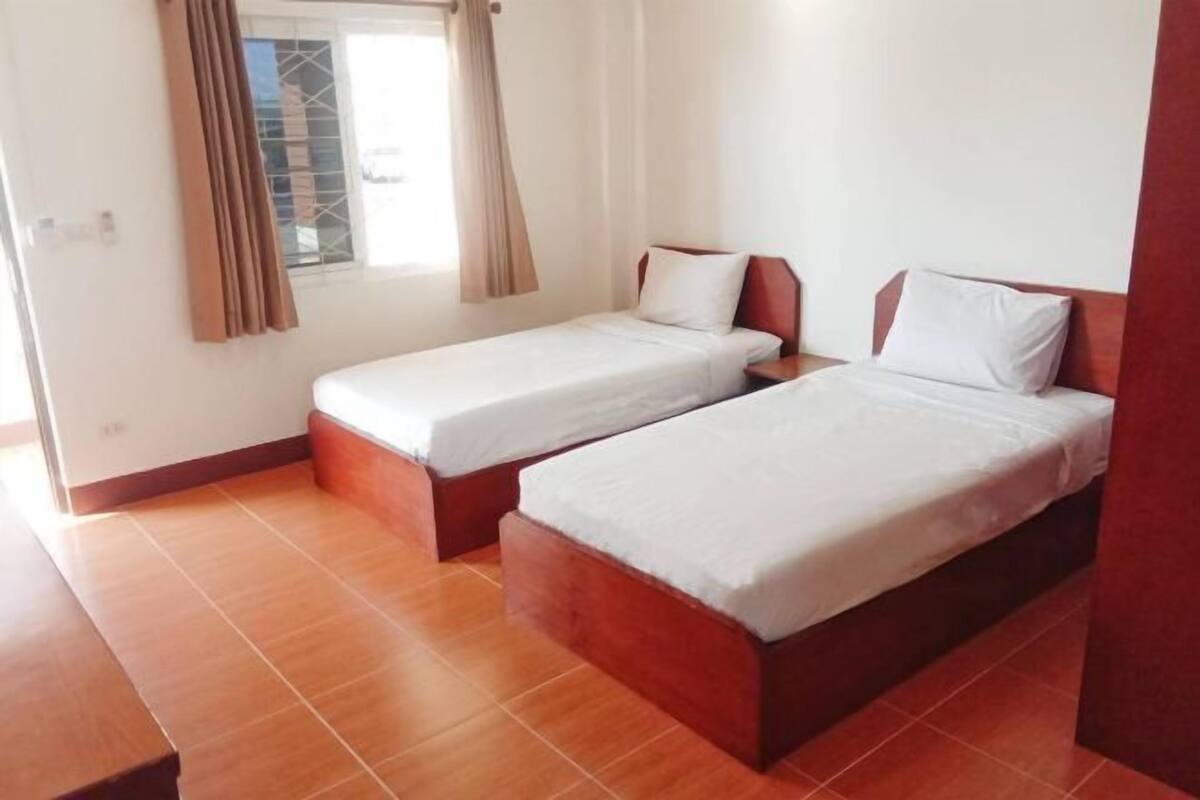 Laptop workspace, free WiFi, bed sheets