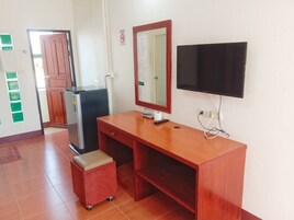 Espacio para trabajar con laptop, wifi gratis y ropa de cama 