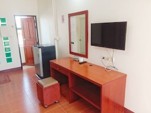 Standard Twin Room | Laptop workspace, free WiFi, bed sheets
