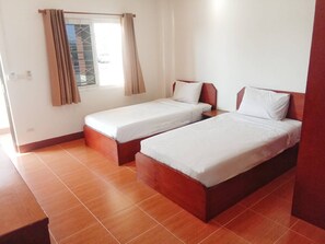 Standard Twin Room | Laptop workspace, free WiFi, bed sheets