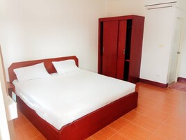 Espacio para trabajar con laptop, wifi gratis y ropa de cama 