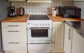 Fridge, oven, stovetop