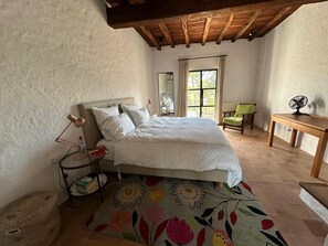 3 chambres, fer et planche à repasser, Wi-Fi, draps fournis