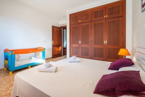 3 chambres, fer et planche à repasser, Wi-Fi gratuit, draps fournis