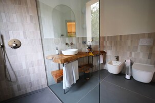 Artículos de tocador gratuitos, secador de pelo, bidet