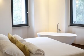 Habitación Deluxe con 1 cama doble o 2 individuales | Ropa de cama hipoalergénica, edredones de plumas, decoración individual