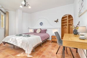 2 bedrooms, iron/ironing board, WiFi, bed sheets - Holiday Home 'Beautiful House with Stunning Sea View' with Sea View, Wi-Fi and Air Conditioning (La Herradura)