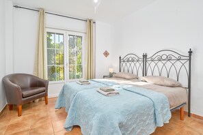 2 bedrooms, iron/ironing board, WiFi, bed sheets - Holiday Home 'Beautiful House with Stunning Sea View' with Sea View, Wi-Fi and Air Conditioning (La Herradura)