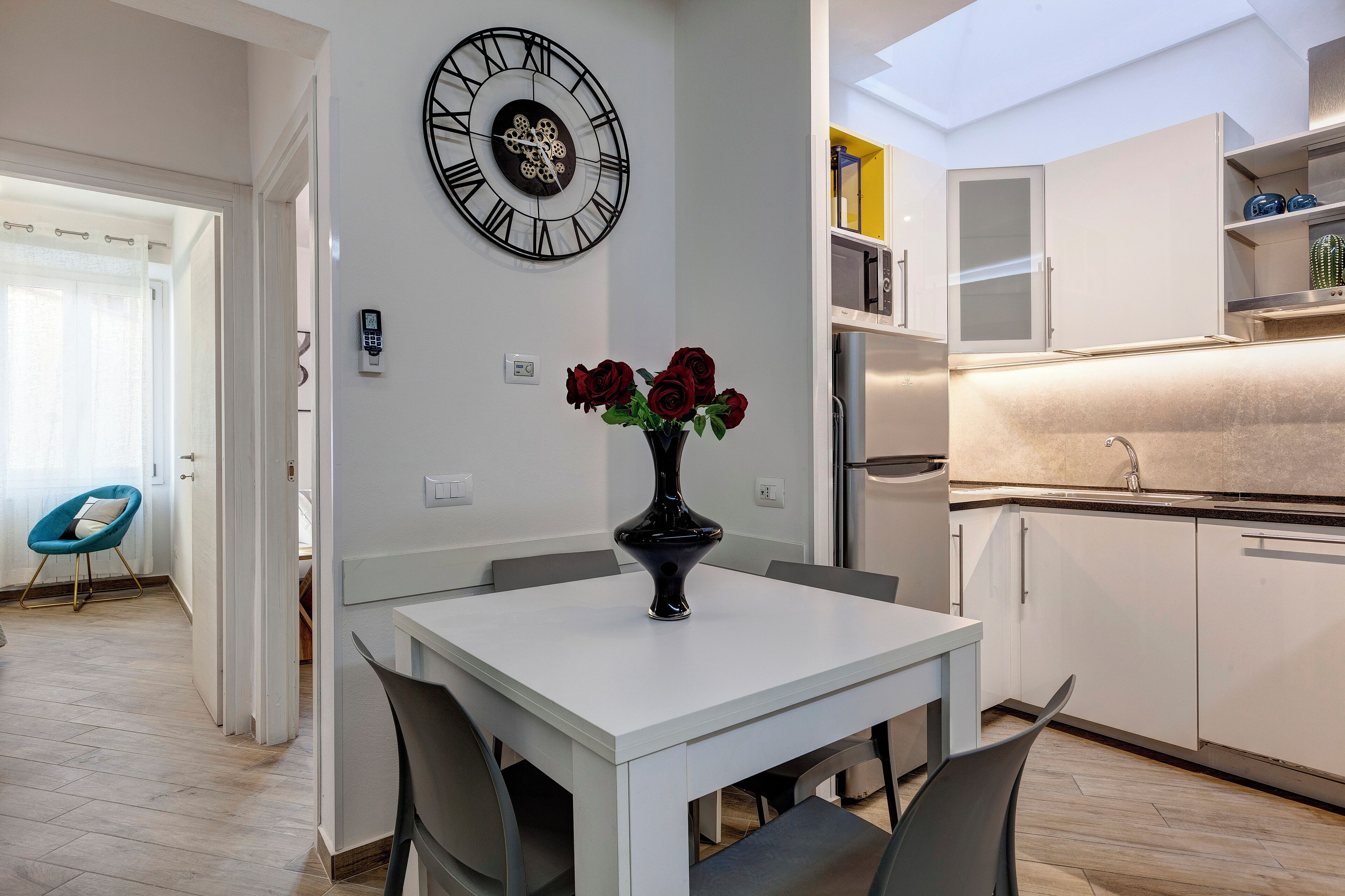 Apartment | Wohnbereich | 30-Zoll-Flachbildfernseher mit Satellitenempfang