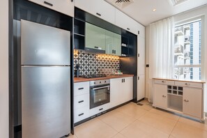 Réfrigérateur, micro-ondes, four, cafetière/bouilloire