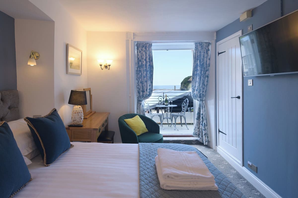 Quarto casal luxo, sacada, vista para o mar | Wi-Fi de cortesia