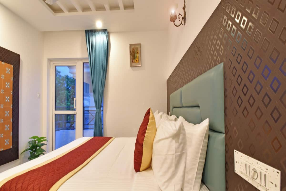 Egyptian cotton sheets, premium bedding, free WiFi