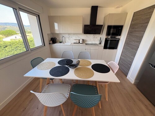 Logement luxe climatisé au pied du Pilat. Neuf. 6 voyageurs.