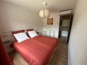 Fer et planche à repasser, Wi-Fi, draps fournis