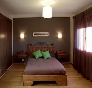 5 quartos, ferros/tábuas de passar roupa, Wi-Fi, roupa de cama