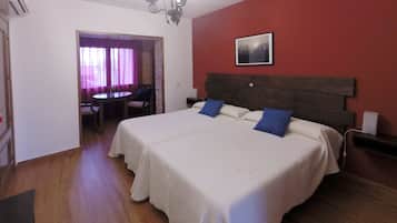 5 bedrooms, iron/ironing board, WiFi, bed sheets