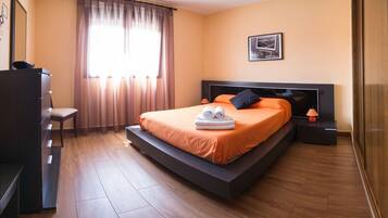 5 chambres, fer et planche Ă repasser, Wi-Fi, draps fournis