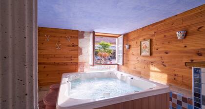 Guest Rooms 'Le Pré Fleuri 1' with Shared Pool, Shared Terrace and Wi-Fi